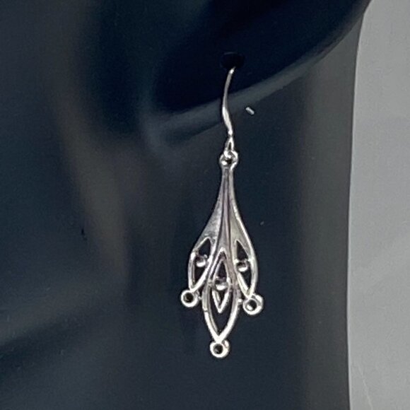 ❤️ Silver Leaf Drop Earrings - Picture 4 of 10